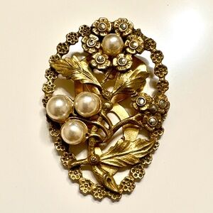 Vintage 1930s–40s Pearl & Rhinestone Floral Gold Tone Scarf Clip / Pin / Brooch